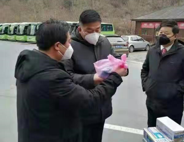 不忘初心勇担当，，，，，，我是党员我先上